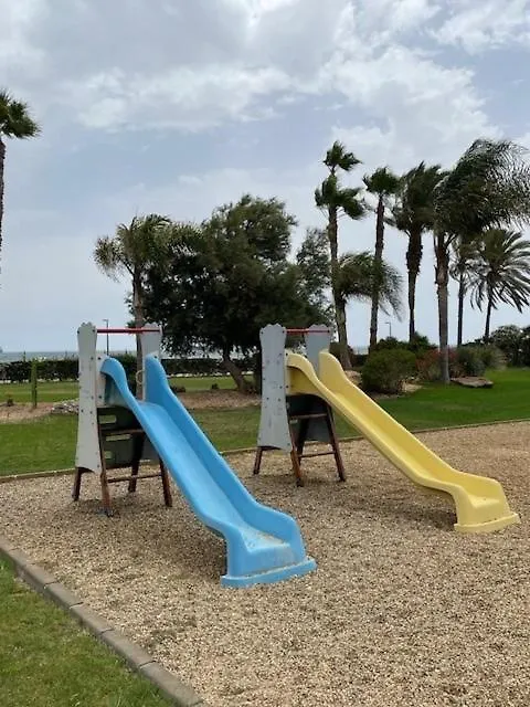 Bajo Con Jardin En Primera Linea De Playa Playas de Vera Apartment